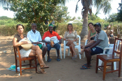 ONGSIM 092006 | Carmo jardim e Teresa Dias da Cunha com os voluntários