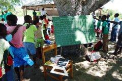 ONGSIM 022012 | Distribuição de material escolar