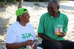 ONGSIM 082014 | voluntária Armanda Roldão com Regulo Mazelete